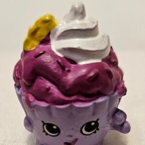 Shopkins 1" Tall Ice Cream queen from Season 4.  Purple & Magenta